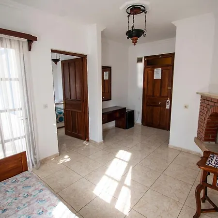 Sami فندق غومْبيت