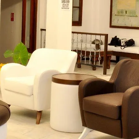 Sami فندق غومْبيت